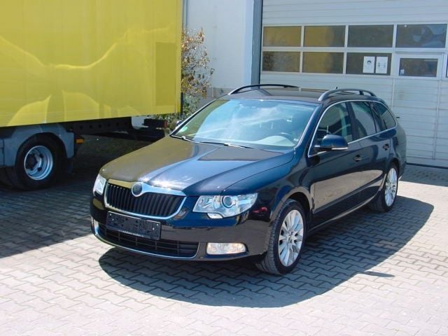 Schwarz Gebraucht 2013 Skoda Superb Elegance Kombi | 7.500 € (Superpreis) - Bild 1/4