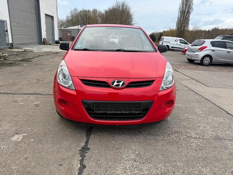 Gebraucht Hyundai i20 77 PS (56 kW) 2009 Rot Kleinwagen