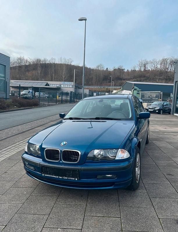 Blau Gebraucht 2001 BMW 316 Limousine | 2.000 € (Guter Preis) - Bild 1/4