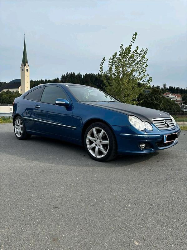 Blau Gebraucht 2004 Mercedes C180 Coupé | 3.500 € - Bild 1/4