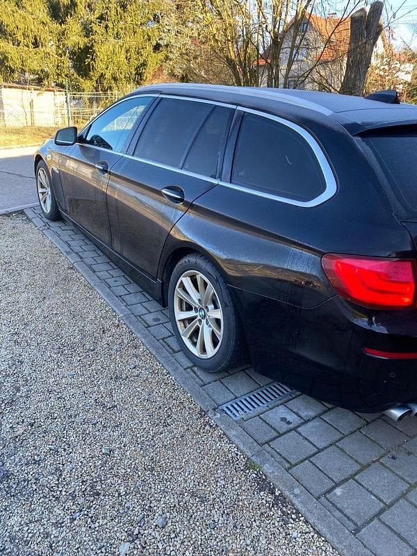 Gebraucht BMW 525 204 PS (150 kW) 2011 Schwarz Kombi