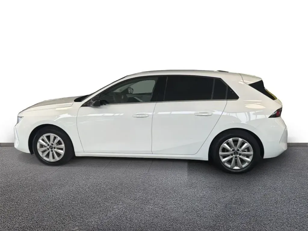 Neu Opel Astra Elegance 110 PS (80 kW) 2025 Jade weiss/arktis weiss Kleinwagen