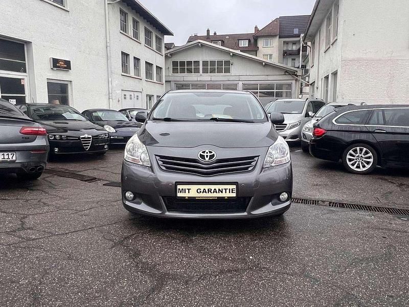 Gebraucht Toyota Verso Edition 147 PS (108 kW) 2010 Grau Van / Kleinbus