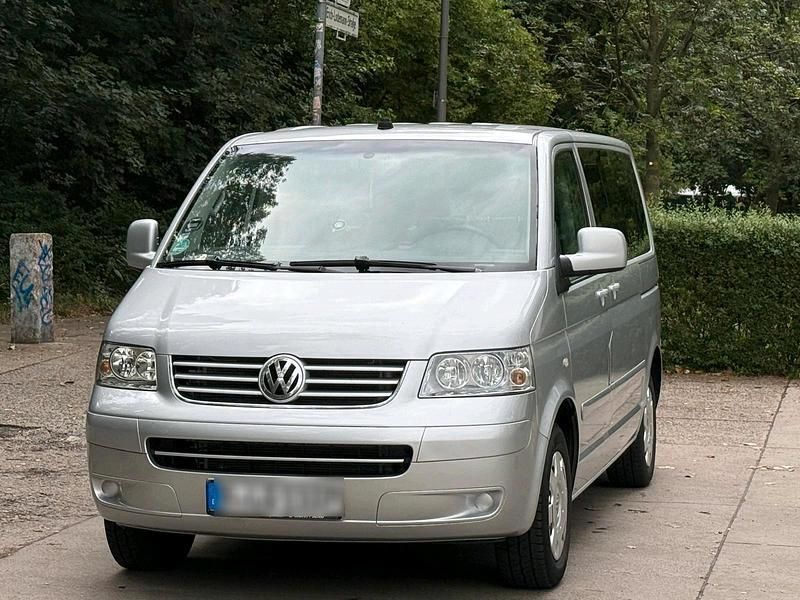 Silber Gebraucht 2025 VW Multivan Van / Kleinbus | 9.600 € - Bild 1/4