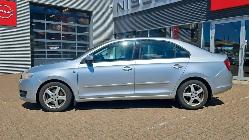 Gebraucht Skoda Rapid Ambition 122 PS (89 kW) 2013 Silber Kleinwagen
