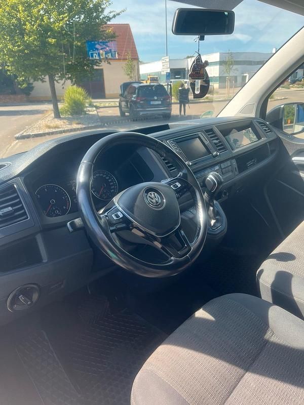 Gebraucht VW Caravelle 150 PS (110 kW) 2019 Schwarz Van / Kleinbus