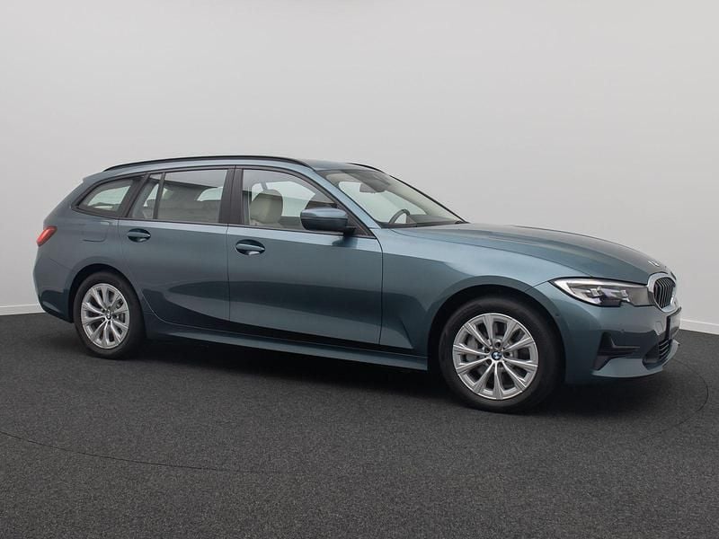 Gebraucht BMW 330e Sport Line 292 PS (214 kW) 2021 Blau Kombi