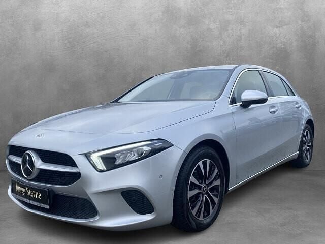 Gebraucht Mercedes A200 Progressive 150 PS (110 kW) 2021 Silber Limousine