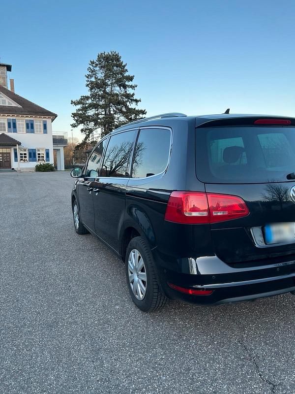 Second-hand VW Sharan 150 CP (110 kW) 2013 Negru Monovolum