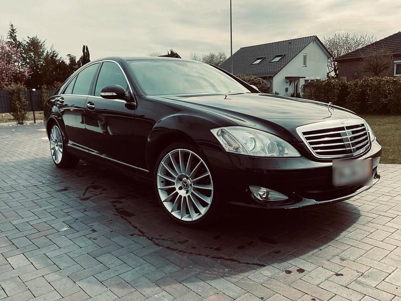 Gebraucht Mercedes 320 235 PS (172 kW) 2009 Schwarz Limousine
