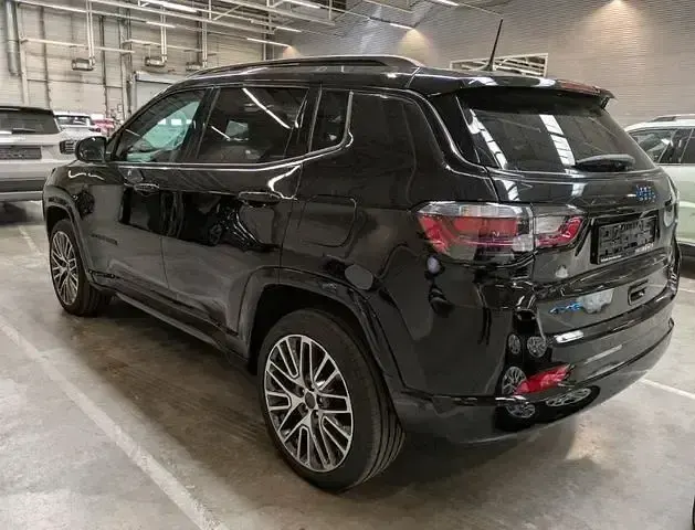 Gebraucht Jeep Compass Summit 241 PS (177 kW) 2024 Schwarz SUV