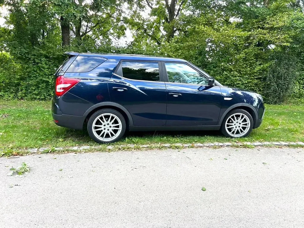 Usata SsangYong XLV Crystal 116 CV (85 kW) 2016 Blu SUV