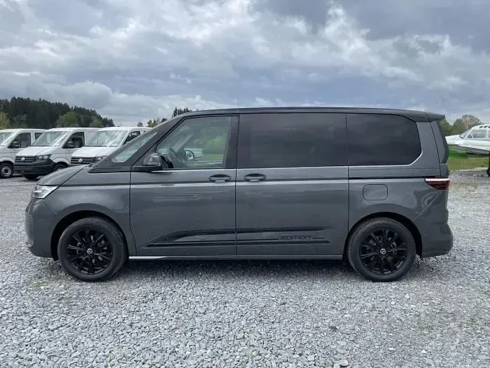 Neu VW Multivan Life 150 PS (110 kW) 2026 Grau, indiumgrau metallic (x3) Van / Kleinbus