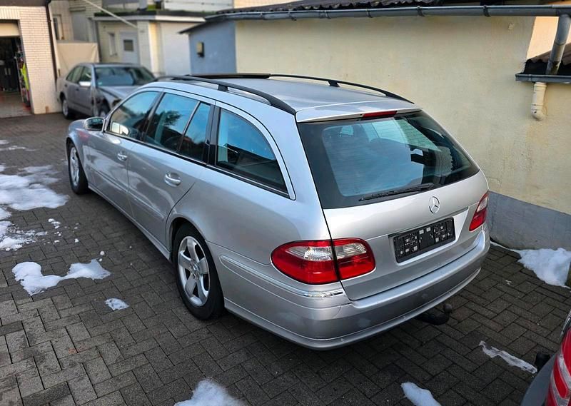Silber Gebraucht 2003 Mercedes E270 Avantgarde Kombi | 1.850 € (Fairer Preis) - Bild 1/4