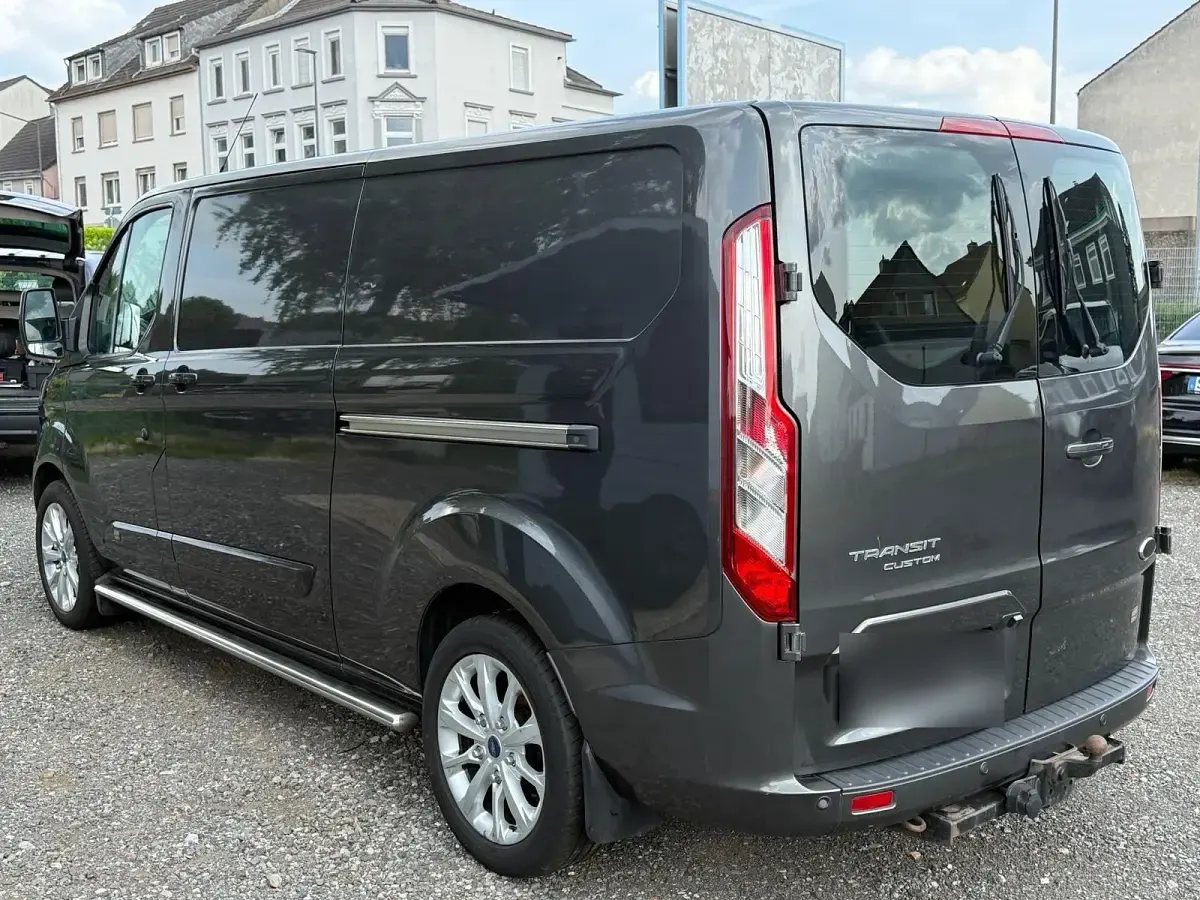 Gebraucht Ford T 170 PS (125 kW) 2018 Grau Van / Kleinbus