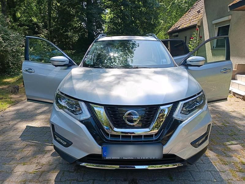 Grau Gebraucht 2018 Nissan X-Trail Tekna SUV | 15.500 € (Guter Preis) - Bild 1/4