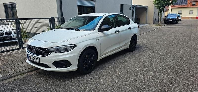 Weiß Gebraucht 2016 Fiat Tipo Pop Limousine | 6.499 € (Fairer Preis) - Bild 1/4