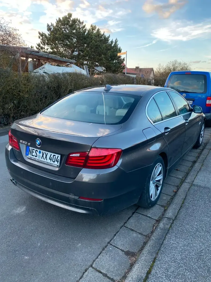 Gebraucht BMW 530 245 PS (180 kW) 2011 Braun Limousine