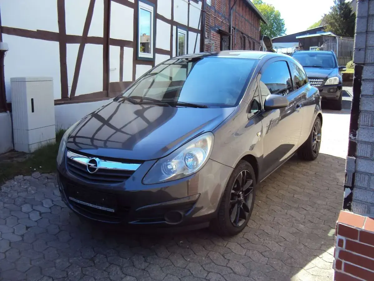 Używany Opel Corsa 69 KM (50 kW) 2010 Czarny Hatchback