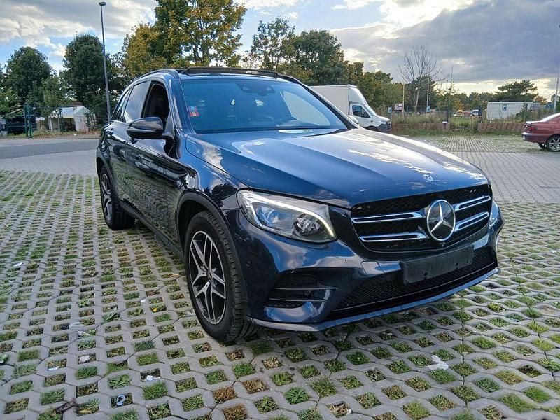 Blau Gebraucht 2017 Mercedes GLC350 AMG line SUV | 26.899 € (Guter Preis) - Bild 1/4