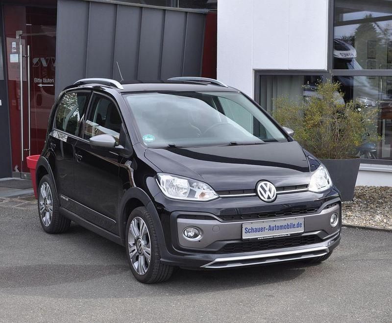 Second-hand VW cross up! 75 CP (55 kW) 2017 Negru Hatchback