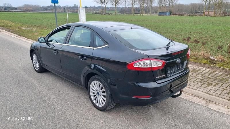 Gebraucht Ford Mondeo 115 PS (84 kW) 2014 Schwarz Limousine