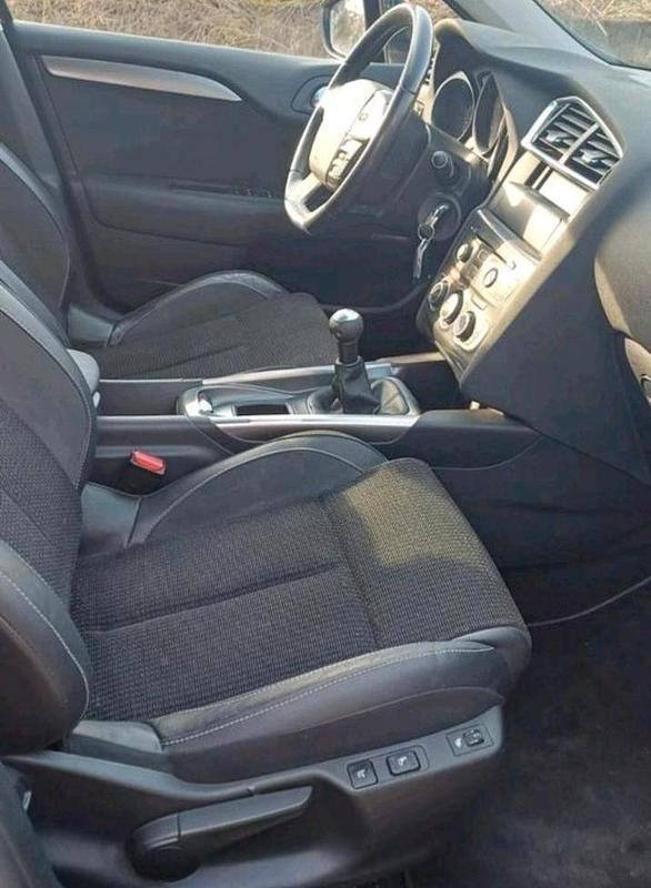 Gebraucht Citroën C4 120 PS (88 kW) 2012 Blau Limousine