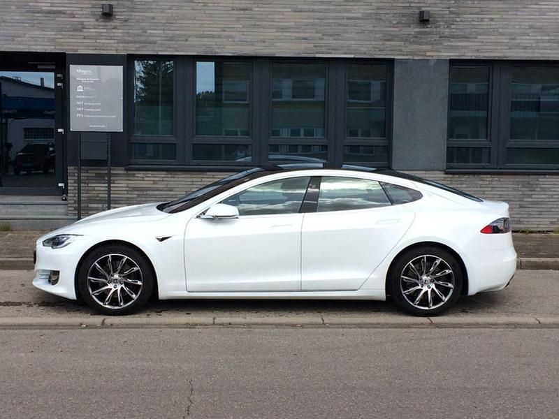 Second-hand Tesla Model S 413 kW (562 CP) 2019 Alb Hatchback