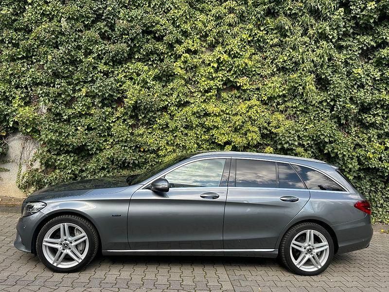 Gebraucht Mercedes C300e 194 PS (142 kW) 2021 Grau Limousine