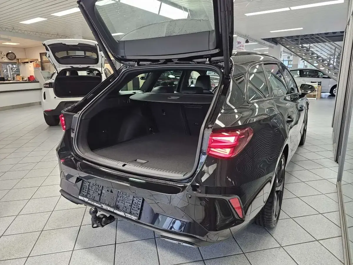 Neu Cupra Leon 150 PS (110 kW) 2026 Midnightschwarzmet. Kombi