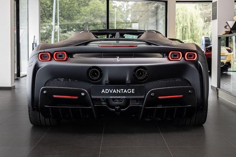 Gebraucht Ferrari SF90 780 PS (573 kW) 2024 Grau Cabrio