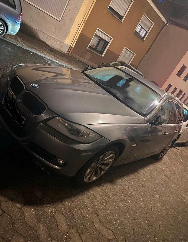 Gebraucht BMW 320 185 PS (136 kW) 2010 Grau Kombi