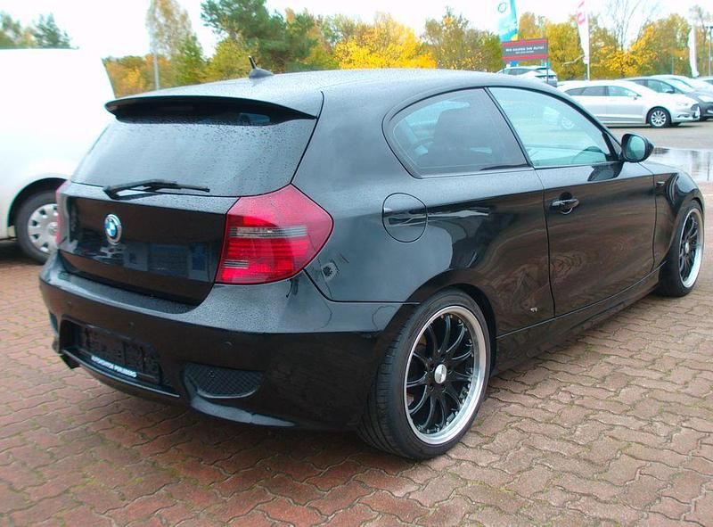 Gebraucht BMW 116 Advantage 122 PS (89 kW) 2010 Schwarz Kleinwagen