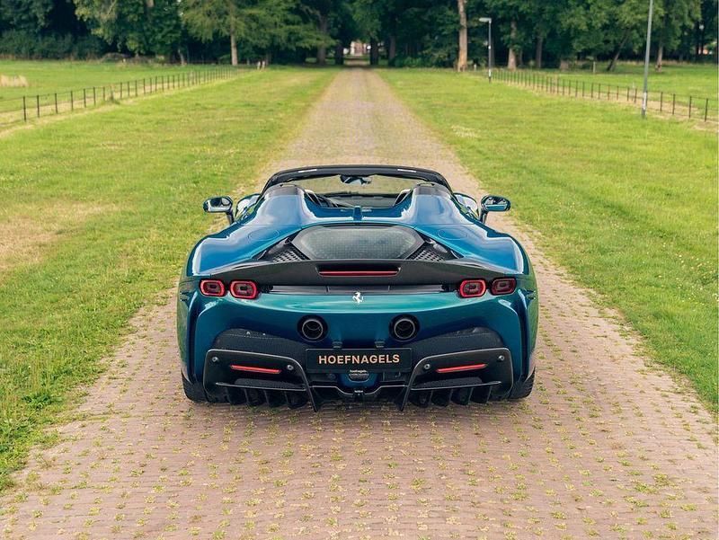 Gebraucht Ferrari SF90 780 PS (573 kW) 2023 Blau Cabrio