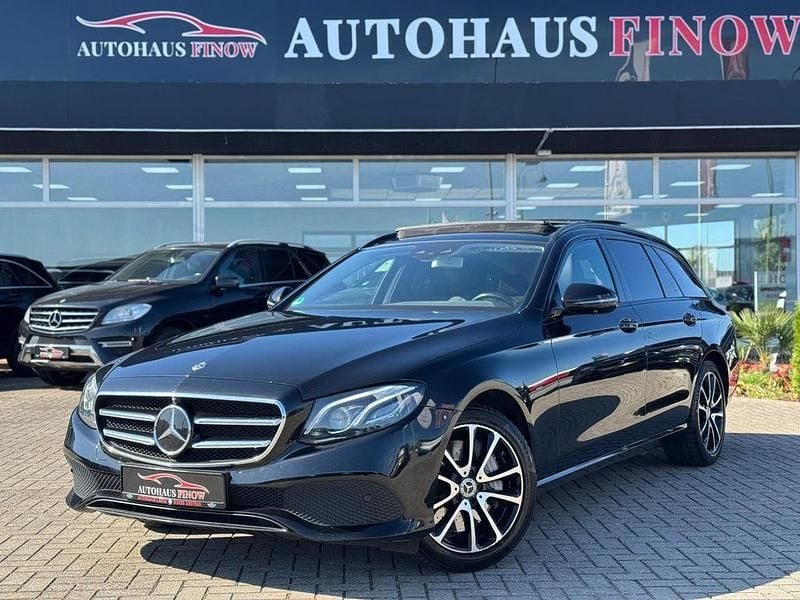 Schwarz Gebraucht 2019 Mercedes E400 Night Limousine | 28.490 € (Superpreis) - Bild 1/4