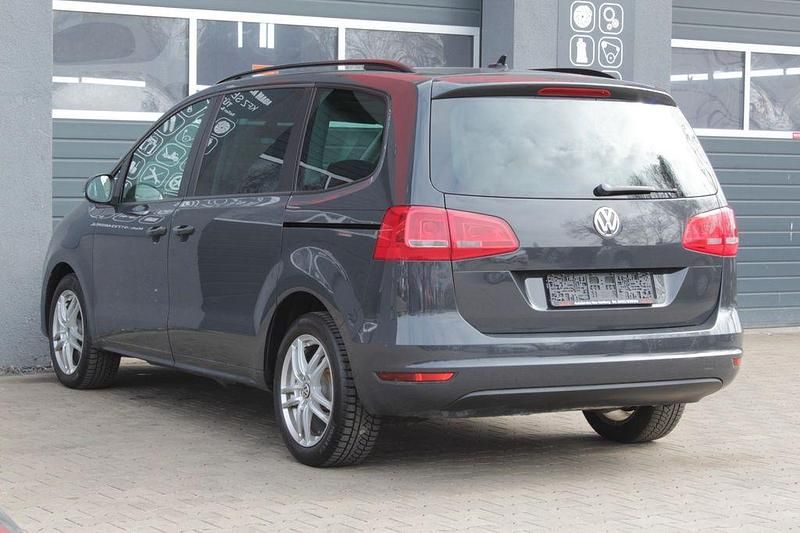 Gebraucht VW Sharan Trendline 140 PS (102 kW) 2011 Grau Van / Kleinbus