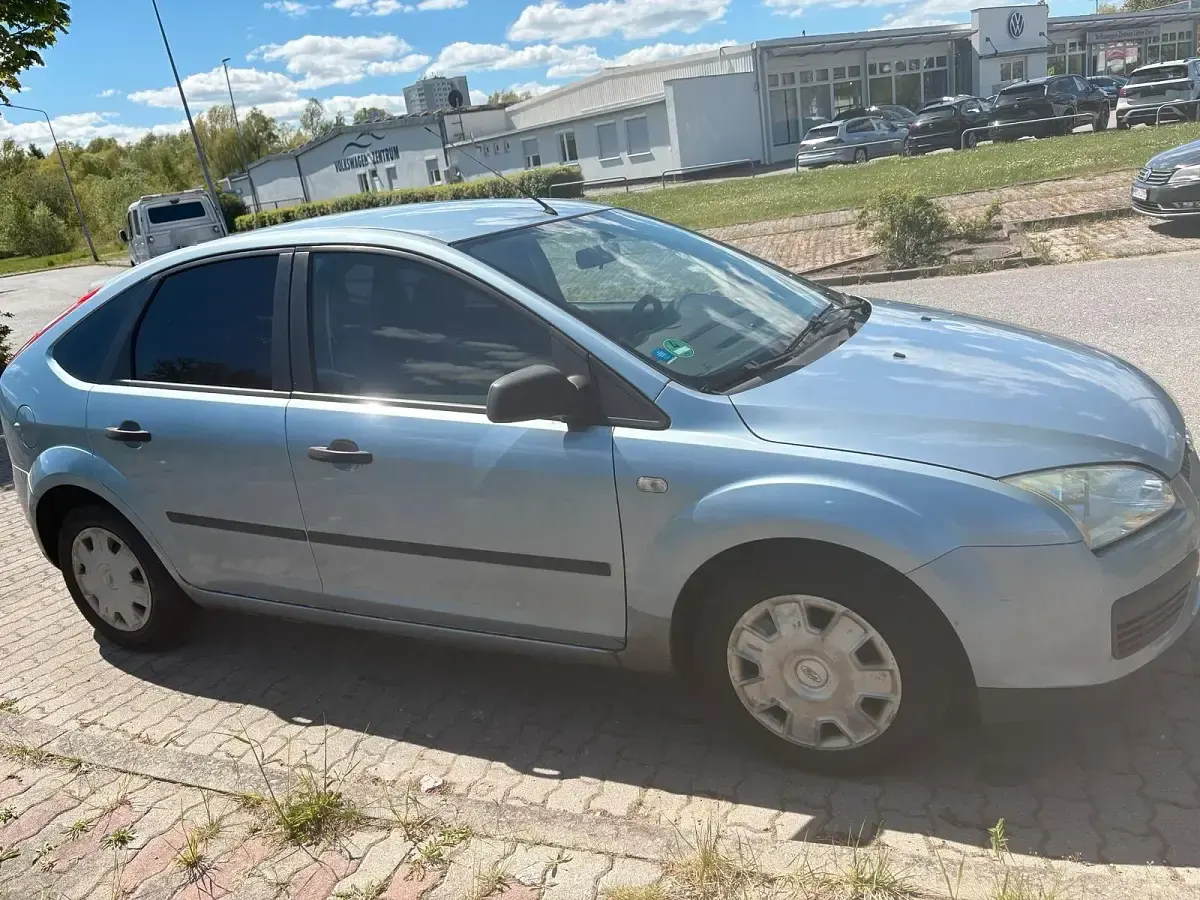 Gebraucht Ford Focus 95 PS (69 kW) 2006 Blau Kleinwagen