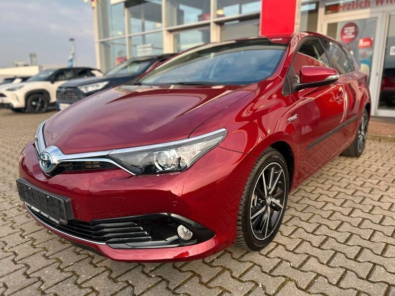 Rot Gebraucht 2016 Toyota Auris Hybrid Edition-S Limousine | 16.490 € (Fairer Preis) - Bild 1/4