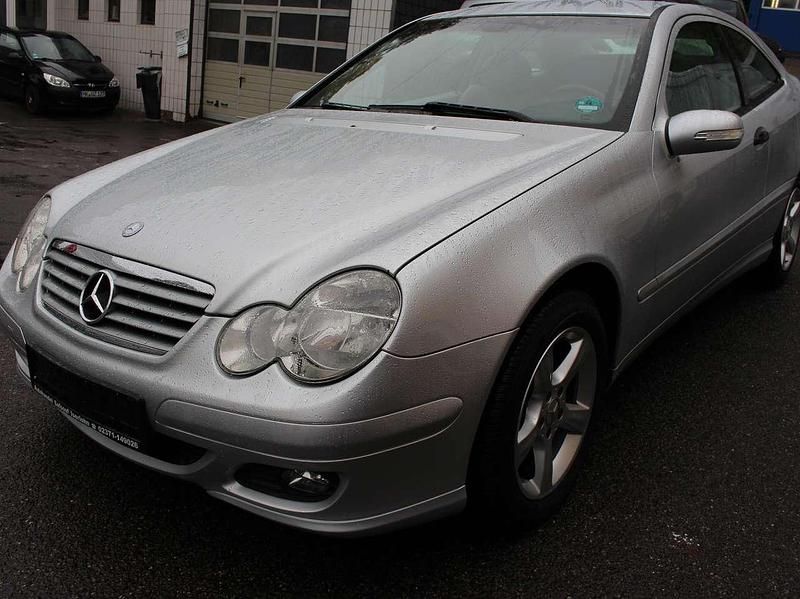Gebraucht Mercedes C180 143 PS (105 kW) 2004 Iridiumsilber  metalliclack Coupé