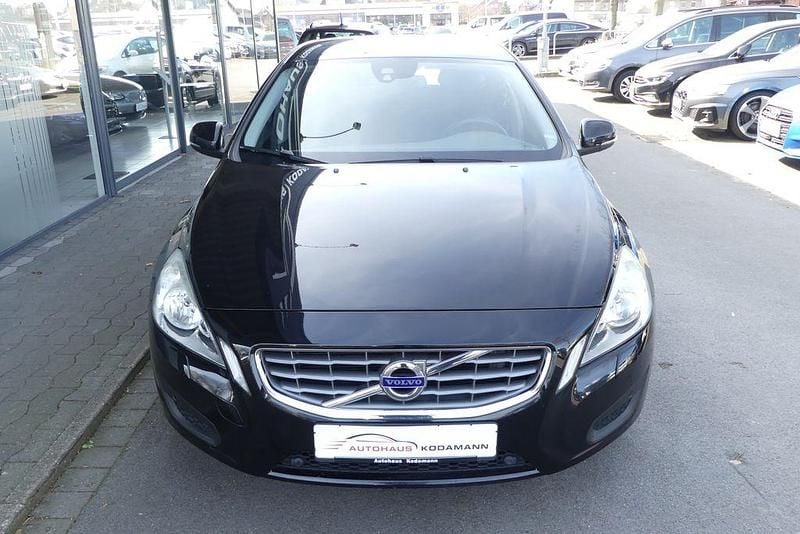 Schwarz Gebraucht 2011 Volvo V60 Kinetic Kombi | 7.770 € (Guter Preis) - Bild 1/4