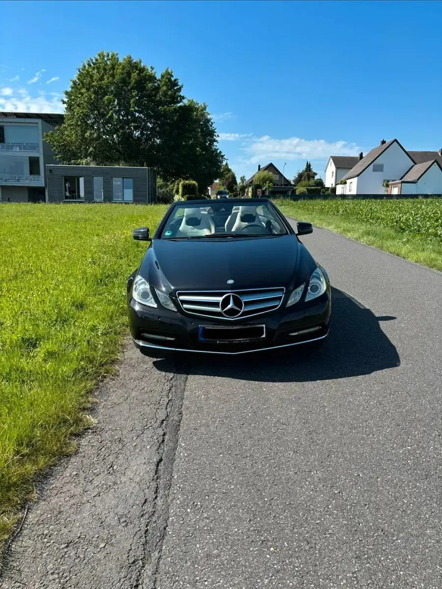 Gebraucht Mercedes E350 265 PS (194 kW) 2011 Schwarz Cabrio
