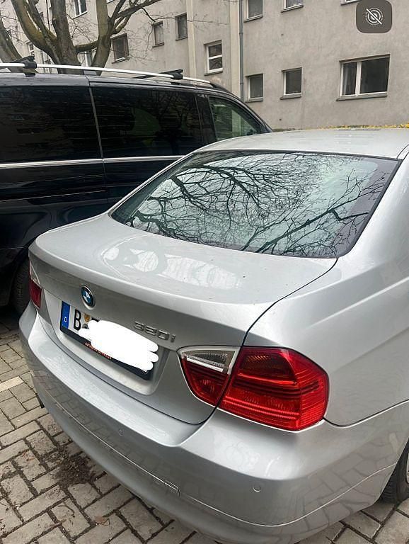 Gebraucht BMW 320 150 PS (110 kW) 2007 Grau Limousine