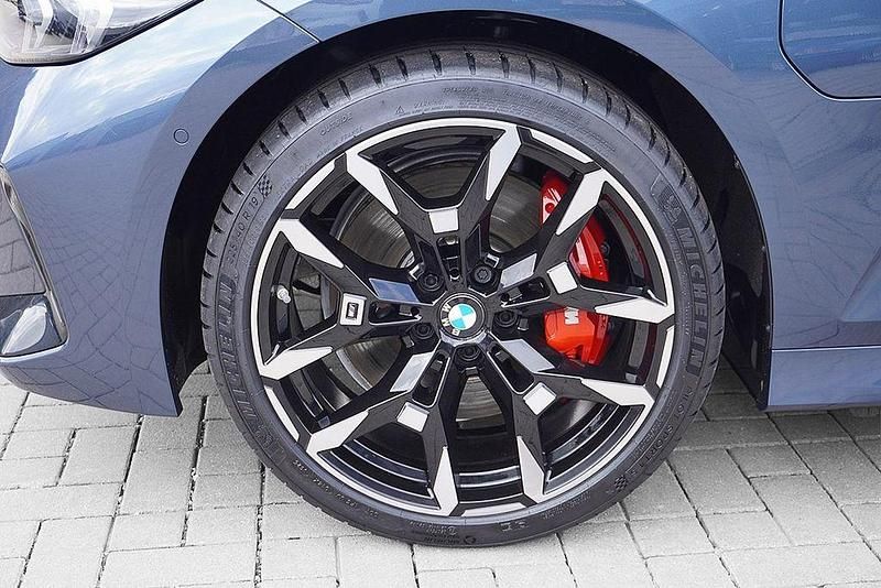 Gebraucht BMW 330e Performance 292 PS (214 kW) 2025 Arctic race blue Kombi