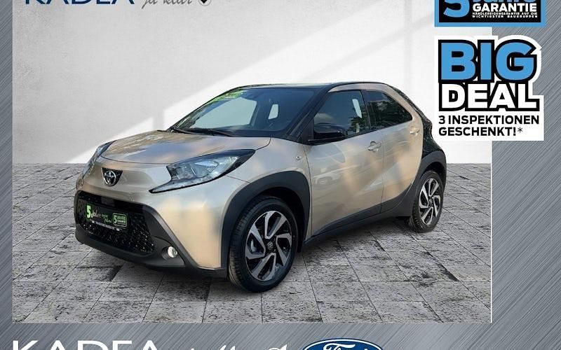 Beige Neu 2025 Toyota Aygo Kleinwagen | 15.990 € - Bild 1/4