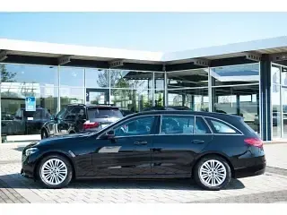 Gebraucht Mercedes C220 200 PS (147 kW) 2023 Schwarz  unilack Kombi