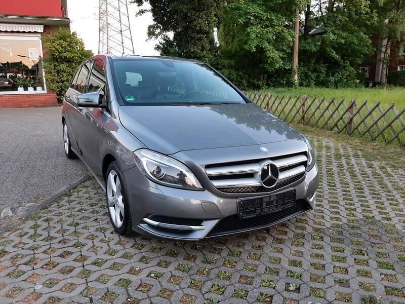 Grau Gebraucht 2013 Mercedes B180 Van / Kleinbus | 7.950 € (Guter Preis) - Bild 1/4
