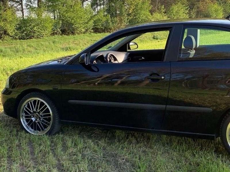 Schwarz Gebraucht 2009 Seat Ibiza Reference Limousine | 2.300 € (Guter Preis) - Bild 1/4