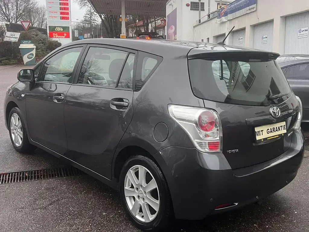 Gebraucht Toyota Verso Edition 147 PS (108 kW) 2010 Grau Van / Kleinbus