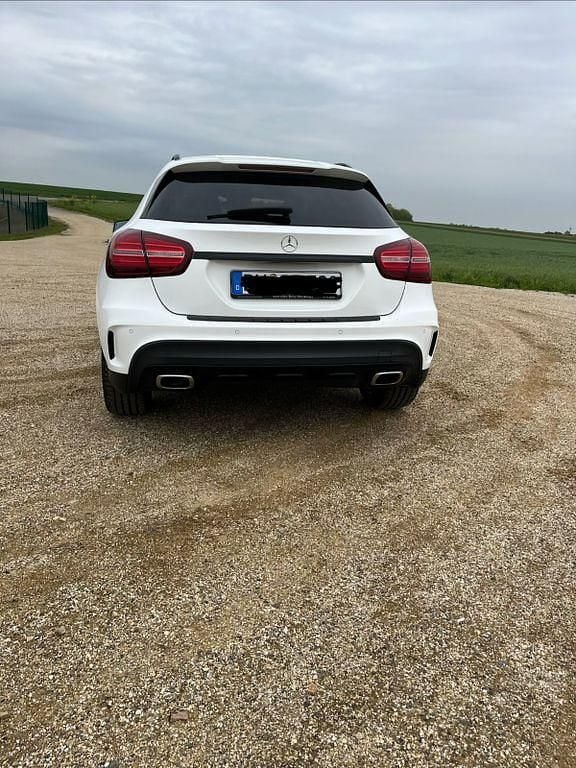 Second-hand Mercedes GLA200 156 CP (114 kW) 2020 Alb SUV