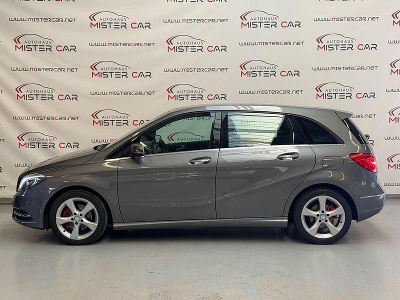 Gebraucht Mercedes B200 Sport 156 PS (114 kW) 2013 Grau Van / Kleinbus